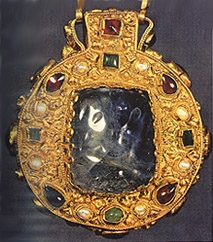 Charlemagne sapphire amulet
