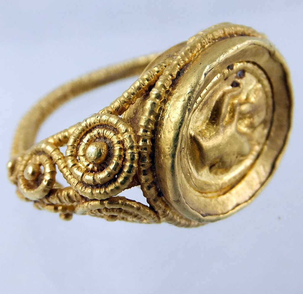 Love Rings in Literature