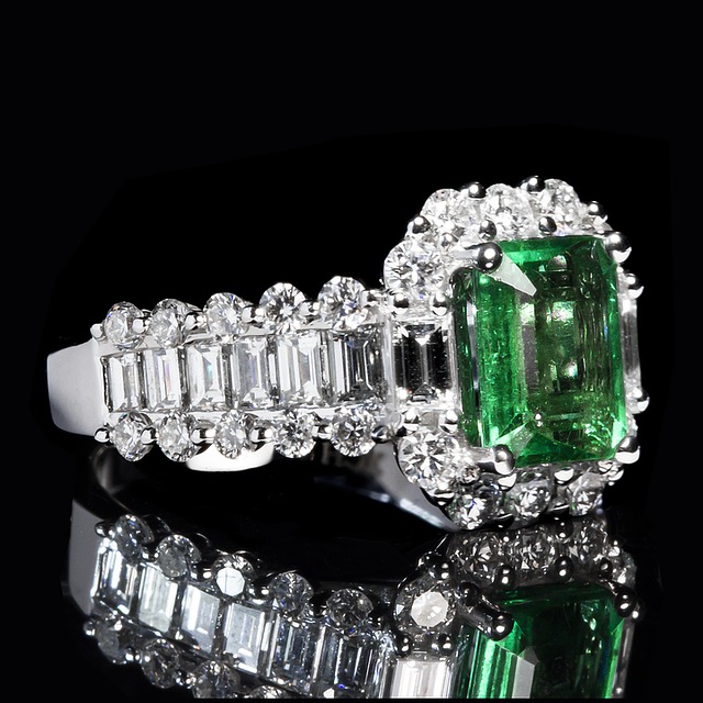 emerald and diamond cocktail ring